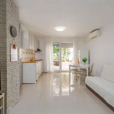 Zen Mit Eigenem Garten Und Terrasse Apartment *